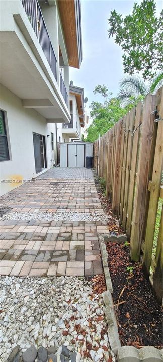 Recently Rented: $3,500 (3 beds, 2 baths, 1397 Square Feet)