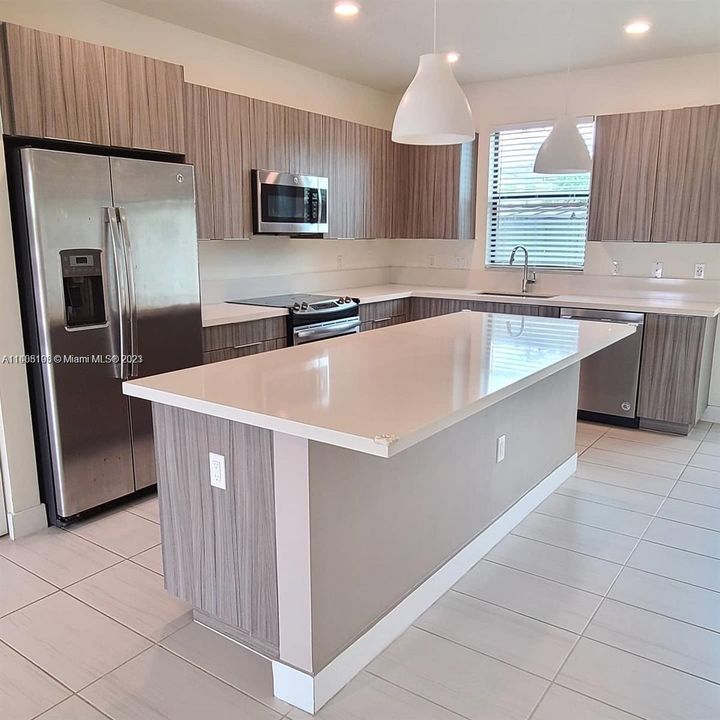 Recently Rented: $3,500 (3 beds, 2 baths, 1397 Square Feet)