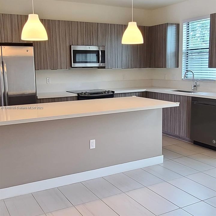 Recently Rented: $3,500 (3 beds, 2 baths, 1397 Square Feet)