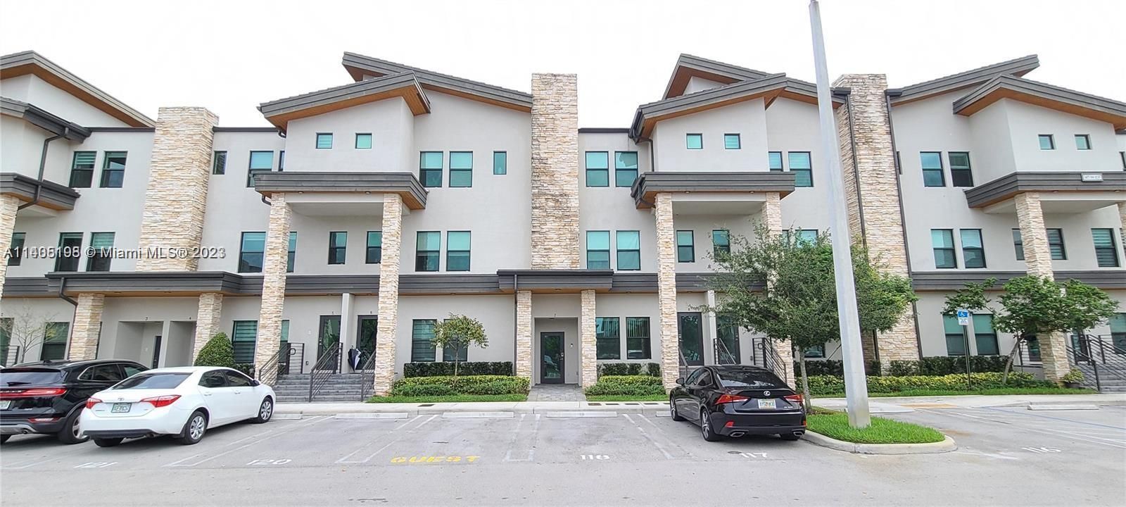 Recently Rented: $3,500 (3 beds, 2 baths, 1397 Square Feet)