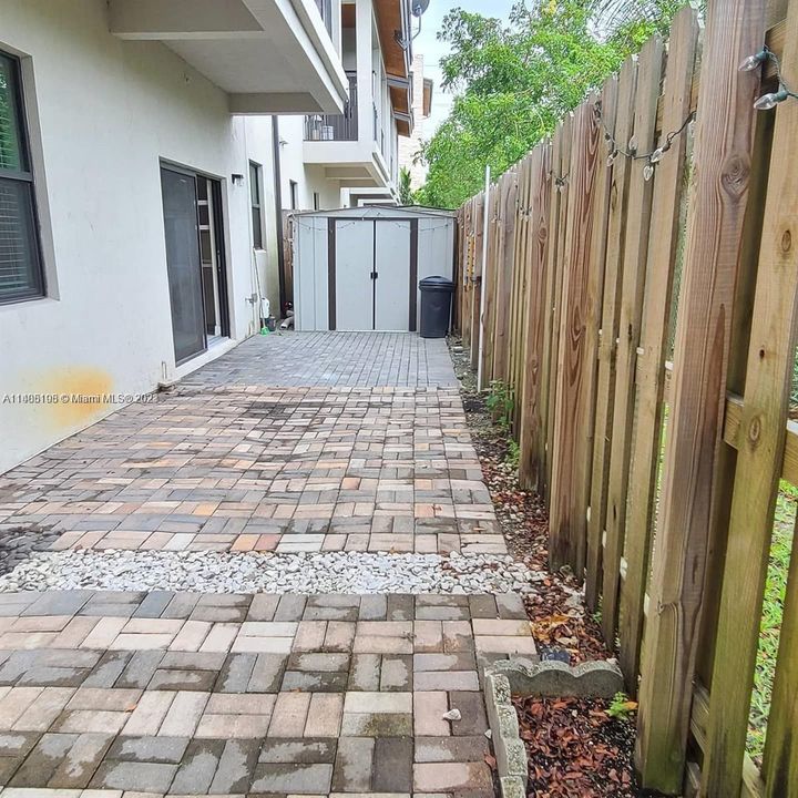 Recently Rented: $3,500 (3 beds, 2 baths, 1397 Square Feet)