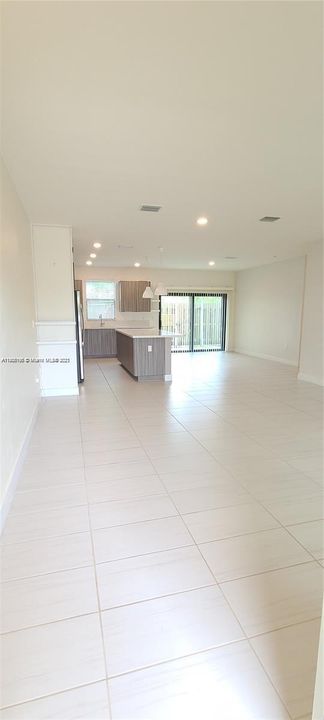 Recently Rented: $3,500 (3 beds, 2 baths, 1397 Square Feet)