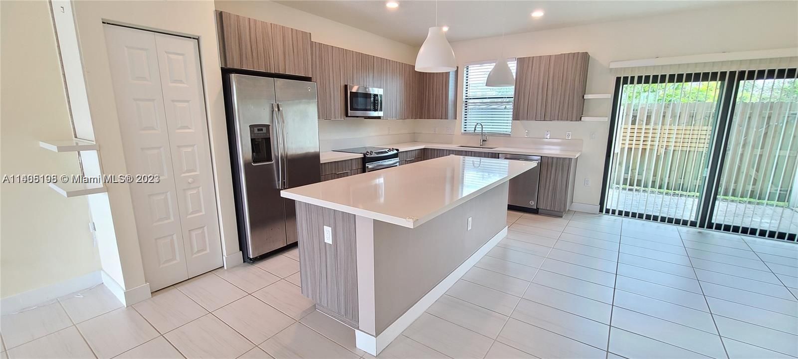 Recently Rented: $3,500 (3 beds, 2 baths, 1397 Square Feet)