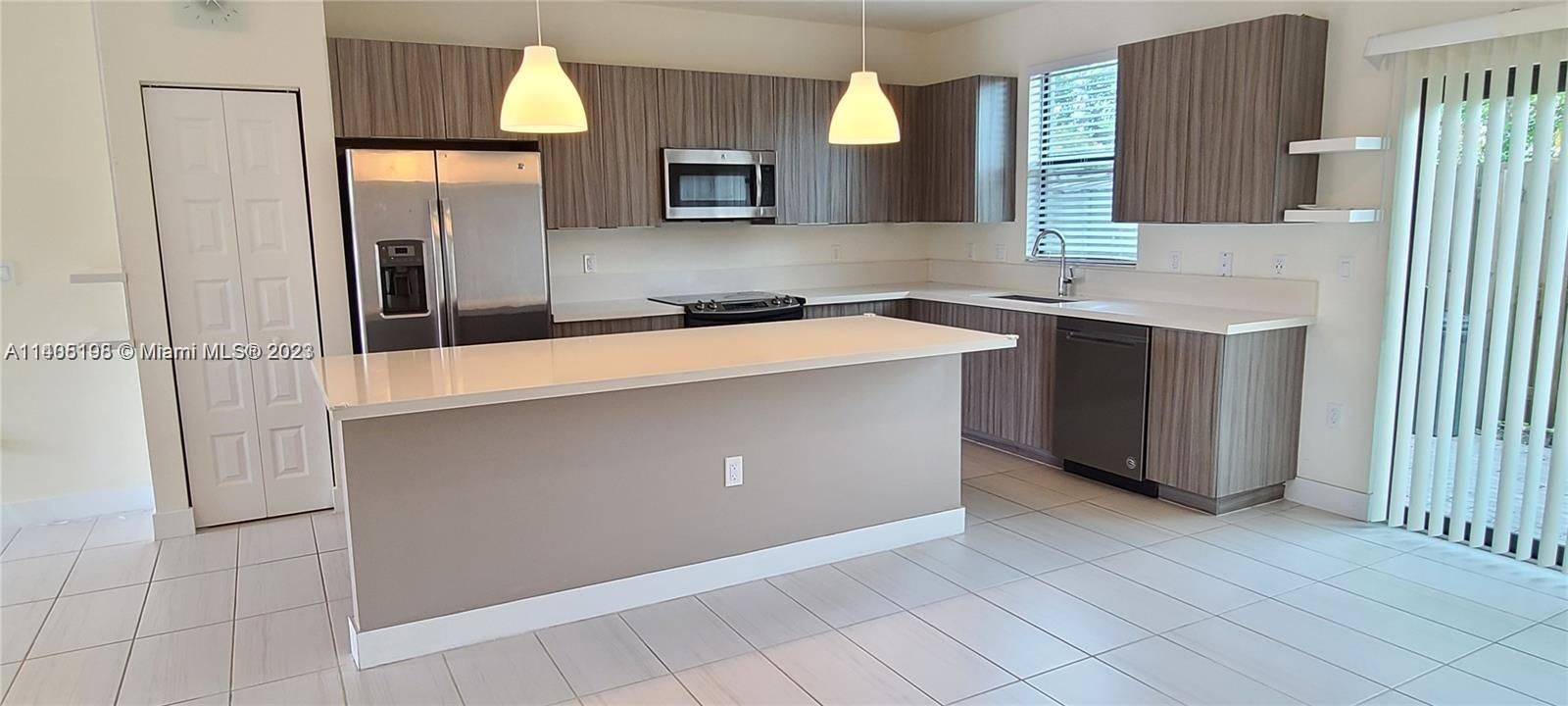 Recently Rented: $3,500 (3 beds, 2 baths, 1397 Square Feet)