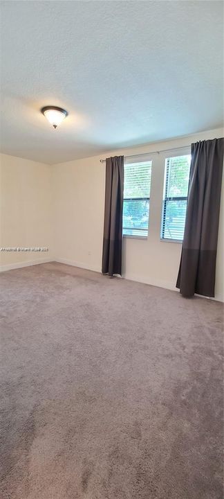 Recently Rented: $3,500 (3 beds, 2 baths, 1397 Square Feet)