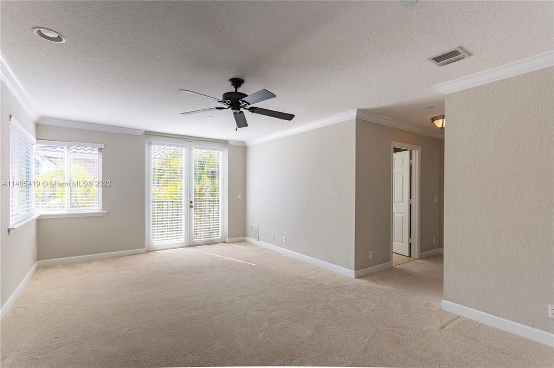 Recently Rented: $6,000 (3 beds, 3 baths, 2512 Square Feet)