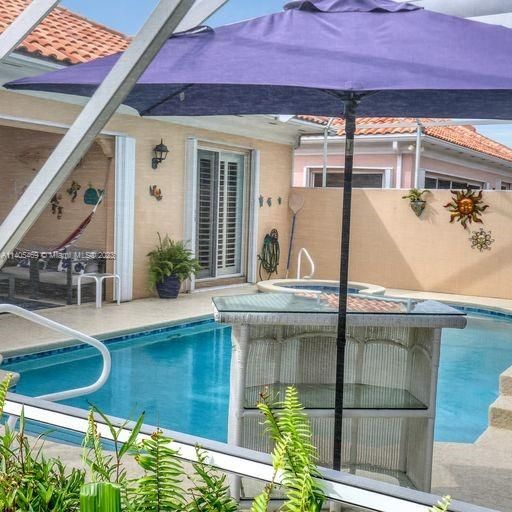 Недавно продано: $625,000 (3 спален, 2 ванн, 2000 Квадратных фут)