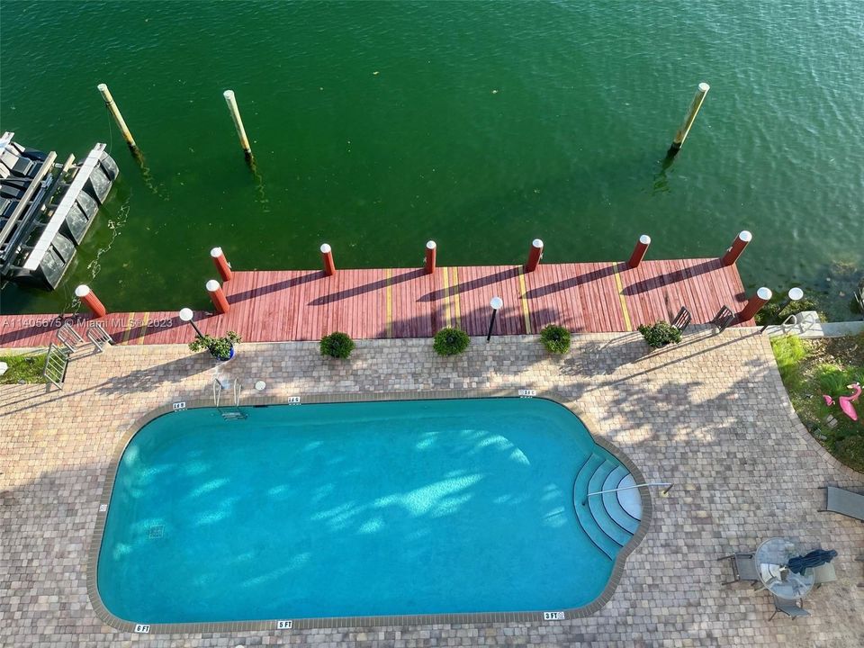 Vendido Recientemente: $1,320,000 (2 camas, 2 baños, 2116 Pies cuadrados)