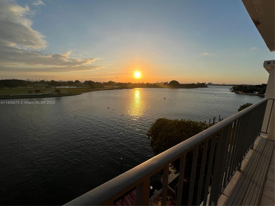 Vendido Recientemente: $1,320,000 (2 camas, 2 baños, 2116 Pies cuadrados)