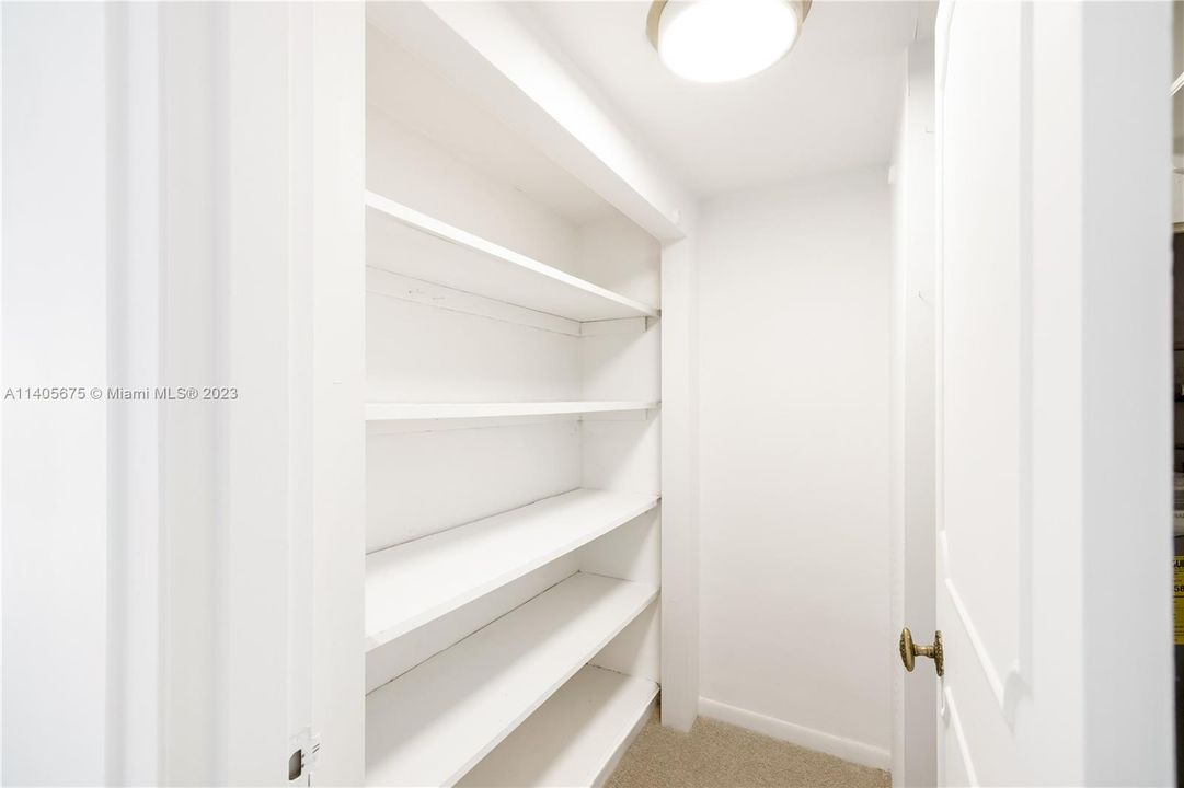 Vendido Recientemente: $1,320,000 (2 camas, 2 baños, 2116 Pies cuadrados)