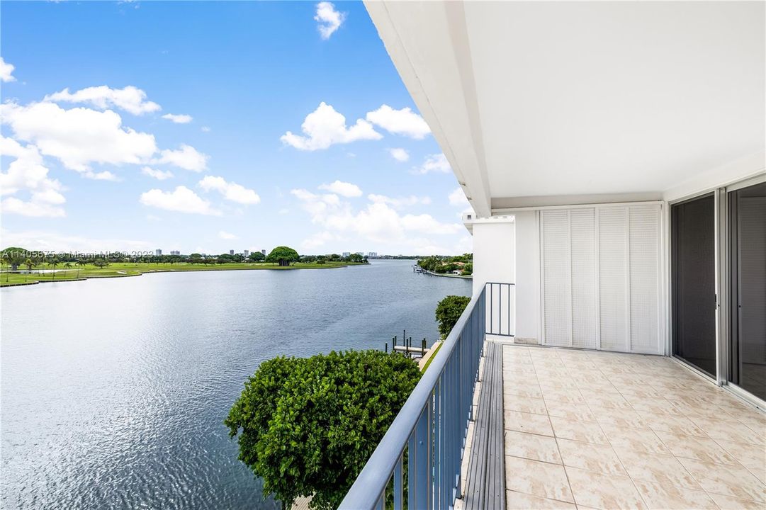 Vendido Recientemente: $1,320,000 (2 camas, 2 baños, 2116 Pies cuadrados)