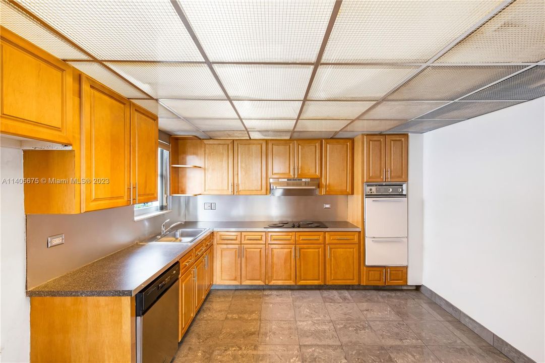 Vendido Recientemente: $1,320,000 (2 camas, 2 baños, 2116 Pies cuadrados)