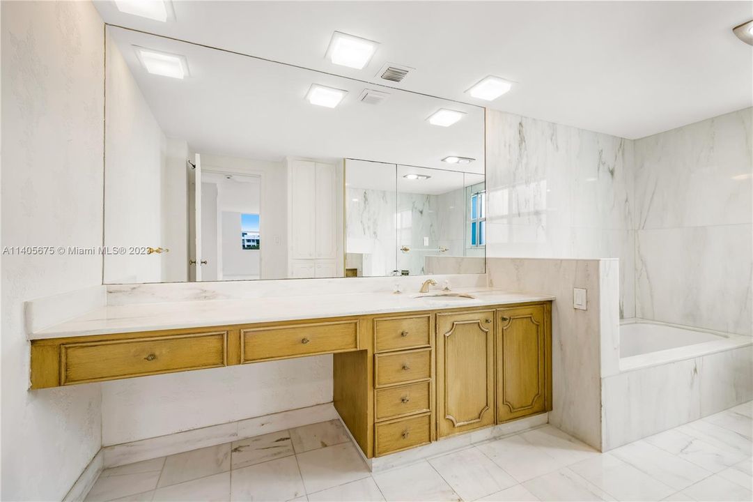 Vendido Recientemente: $1,320,000 (2 camas, 2 baños, 2116 Pies cuadrados)