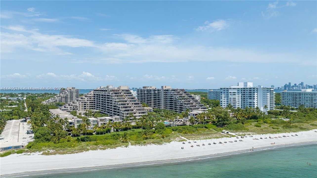 Recently Sold: $960,000 (2 beds, 2 baths, 1547 Square Feet)