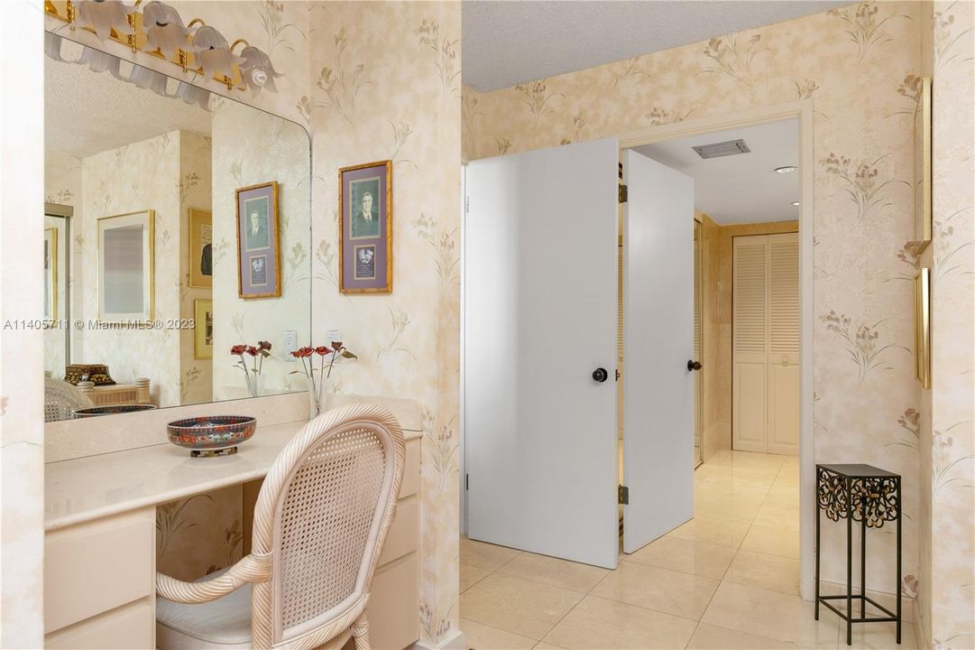 Recently Sold: $960,000 (2 beds, 2 baths, 1547 Square Feet)