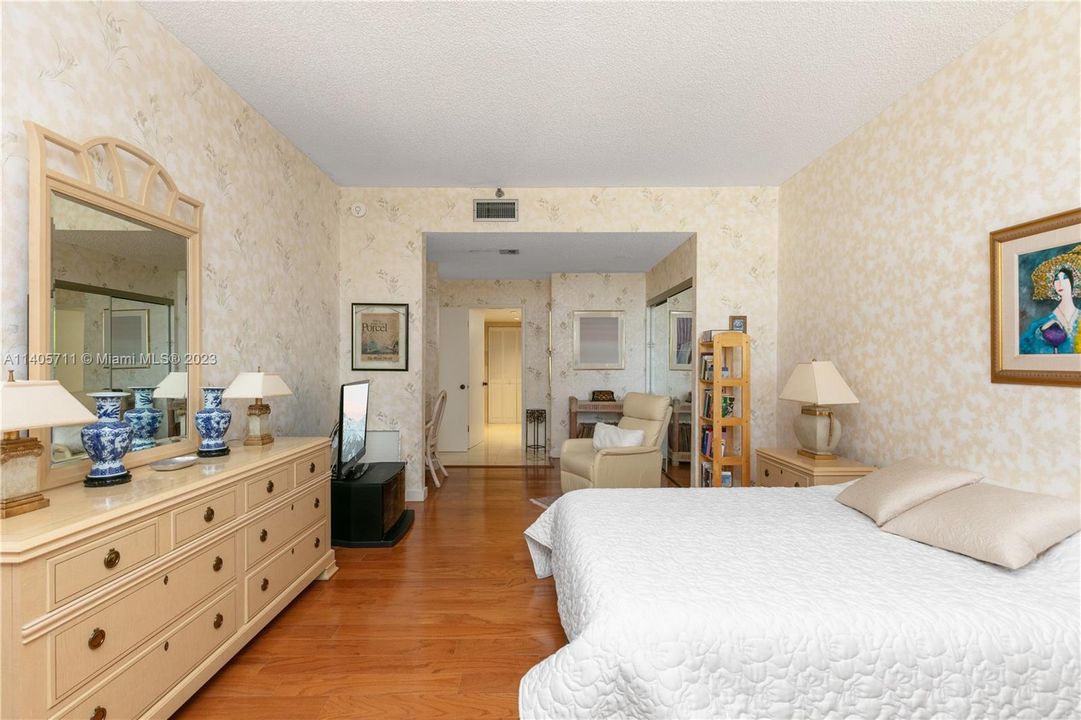 Recently Sold: $960,000 (2 beds, 2 baths, 1547 Square Feet)