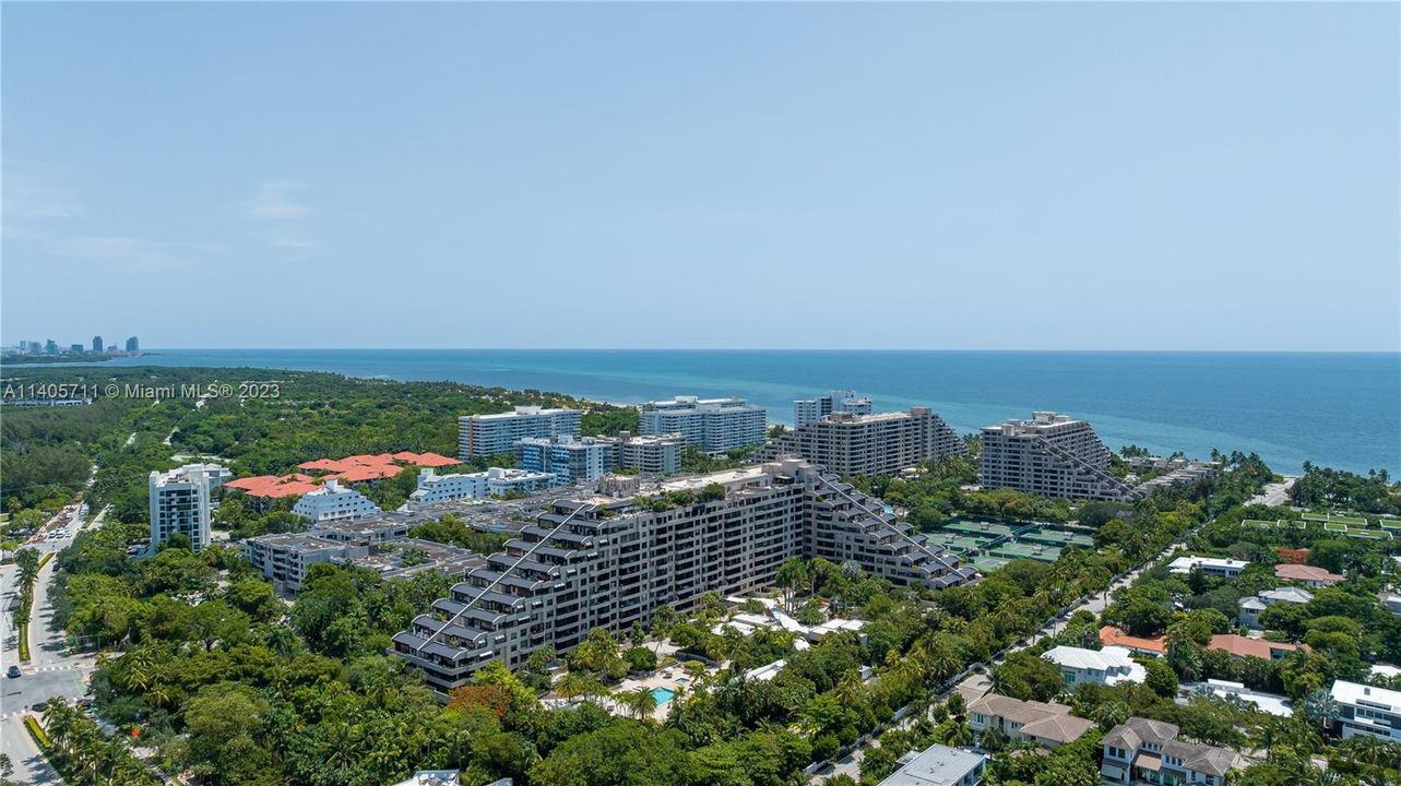 Recently Sold: $960,000 (2 beds, 2 baths, 1547 Square Feet)