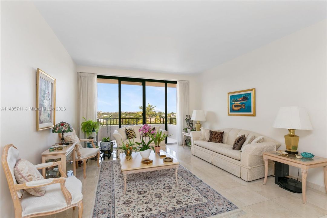 Recently Sold: $960,000 (2 beds, 2 baths, 1547 Square Feet)