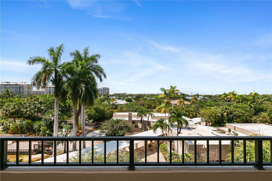 Recently Sold: $960,000 (2 beds, 2 baths, 1547 Square Feet)