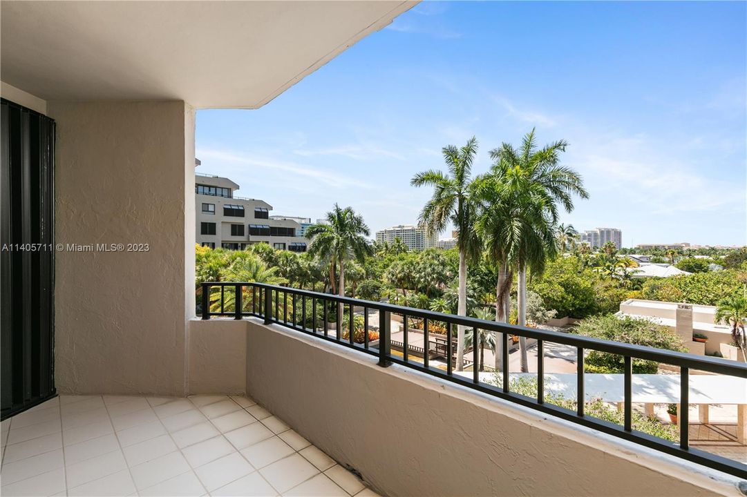 Recently Sold: $960,000 (2 beds, 2 baths, 1547 Square Feet)