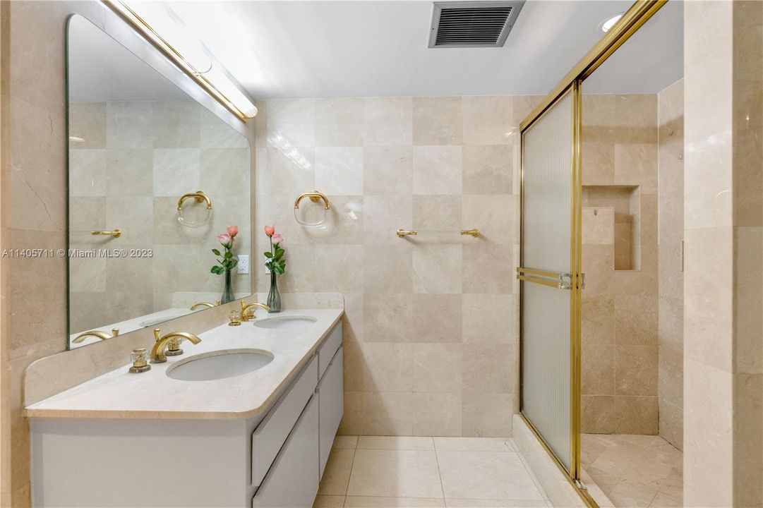 Recently Sold: $960,000 (2 beds, 2 baths, 1547 Square Feet)