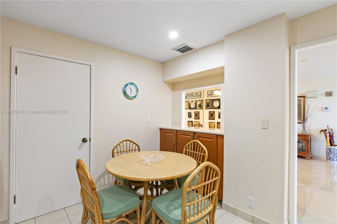 Recently Sold: $960,000 (2 beds, 2 baths, 1547 Square Feet)