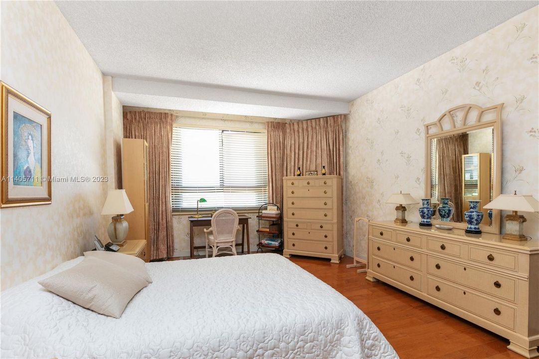 Recently Sold: $960,000 (2 beds, 2 baths, 1547 Square Feet)