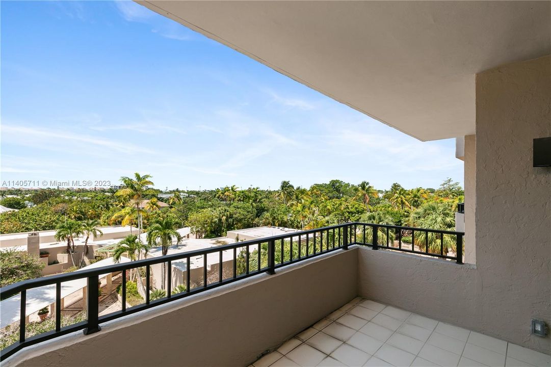 Recently Sold: $960,000 (2 beds, 2 baths, 1547 Square Feet)