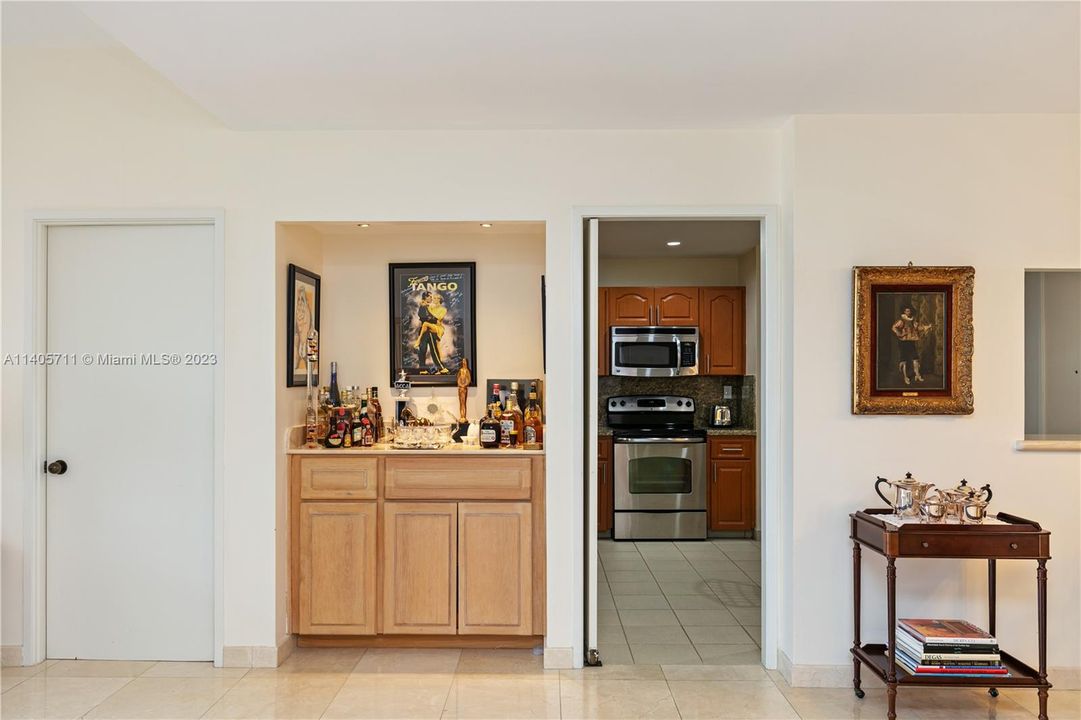 Recently Sold: $960,000 (2 beds, 2 baths, 1547 Square Feet)