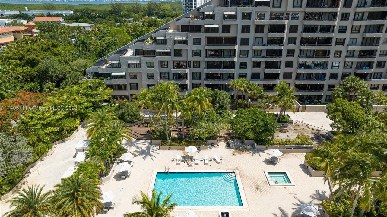 Recently Sold: $960,000 (2 beds, 2 baths, 1547 Square Feet)