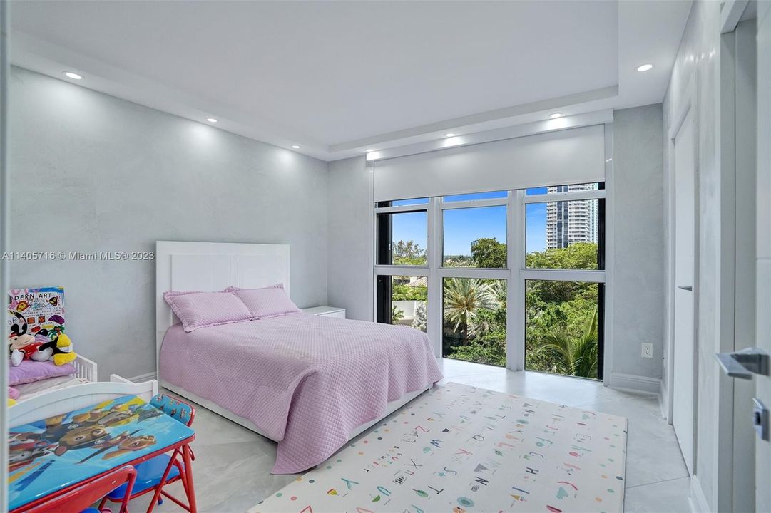 Недавно продано: $3,000,000 (4 спален, 4 ванн, 3340 Квадратных фут)