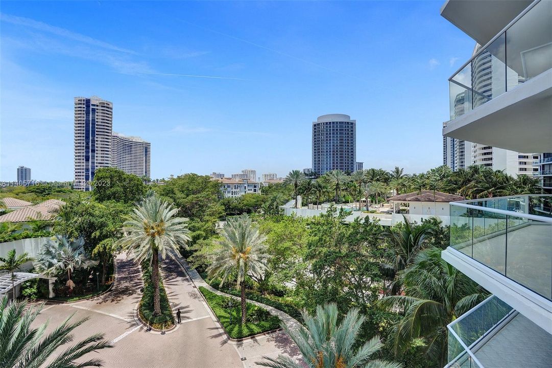 Недавно продано: $3,000,000 (4 спален, 4 ванн, 3340 Квадратных фут)