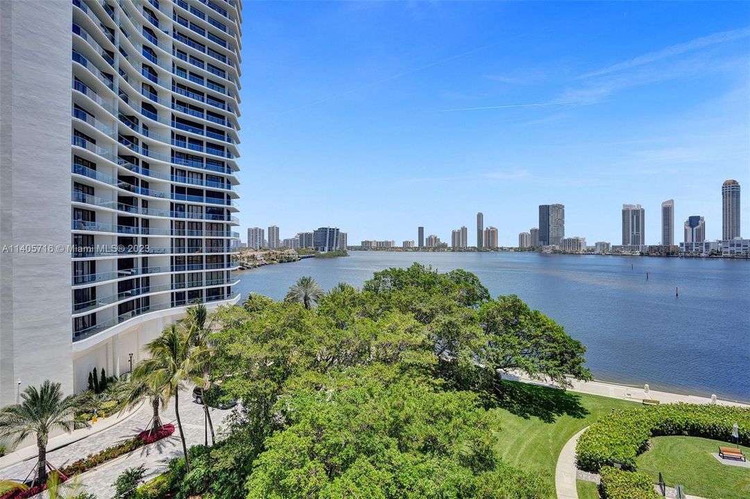 Недавно продано: $3,000,000 (4 спален, 4 ванн, 3340 Квадратных фут)