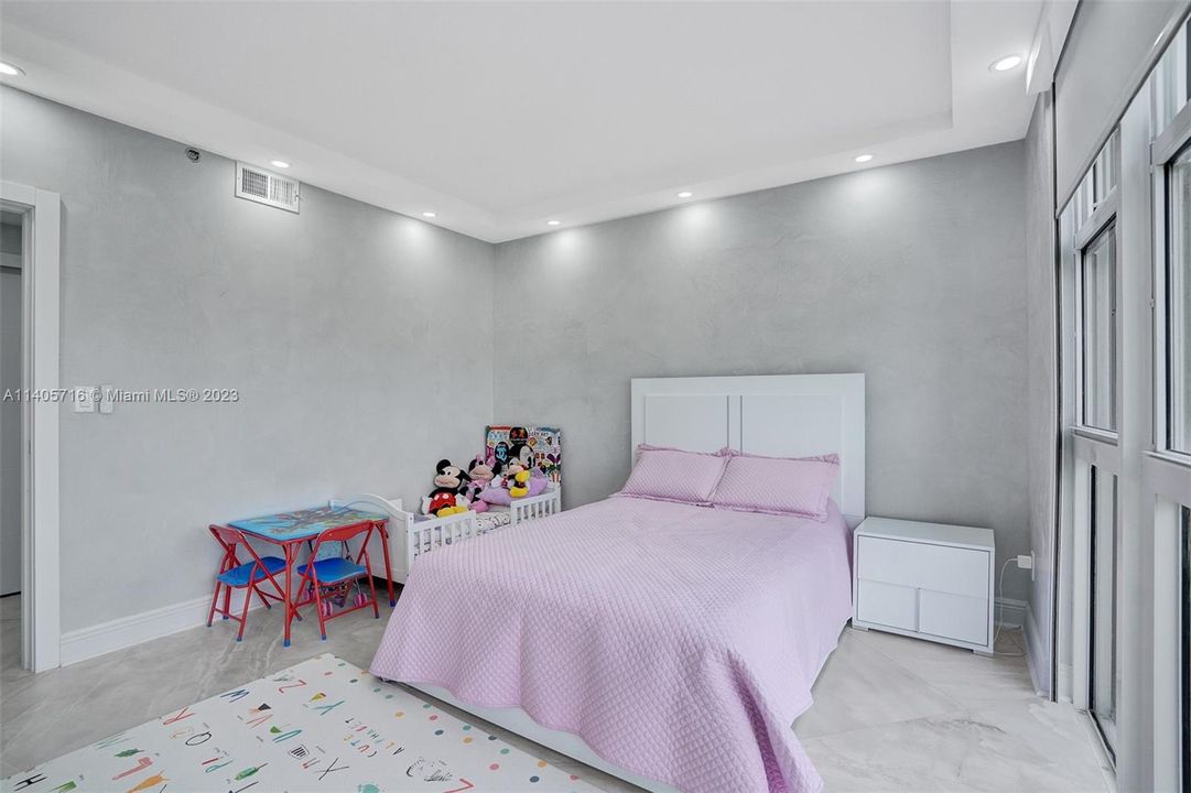 Недавно продано: $3,000,000 (4 спален, 4 ванн, 3340 Квадратных фут)