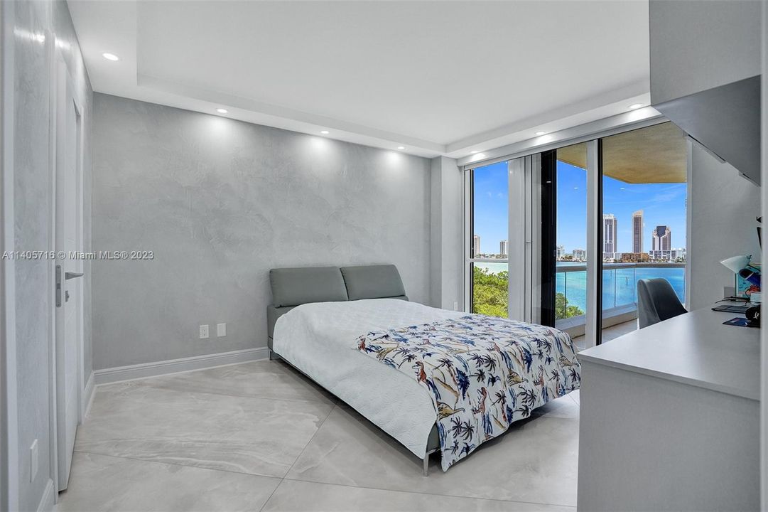 Недавно продано: $3,000,000 (4 спален, 4 ванн, 3340 Квадратных фут)