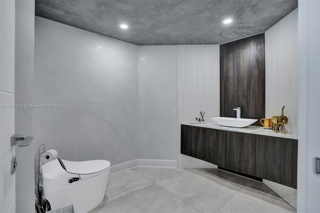 Недавно продано: $3,000,000 (4 спален, 4 ванн, 3340 Квадратных фут)