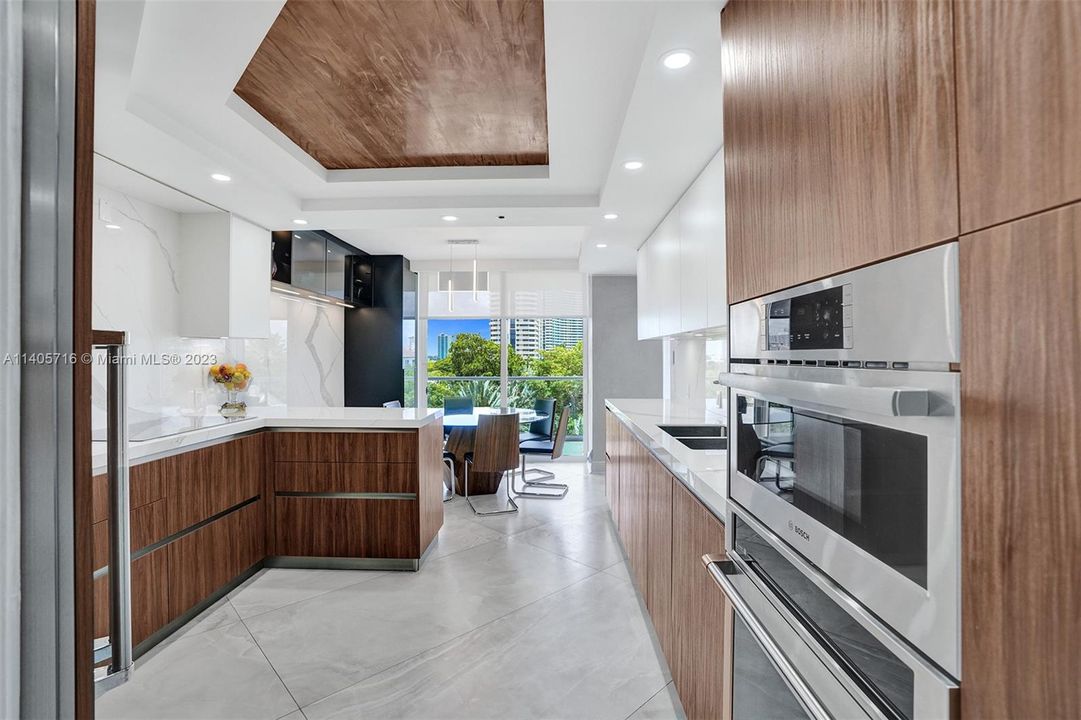 Недавно продано: $3,000,000 (4 спален, 4 ванн, 3340 Квадратных фут)