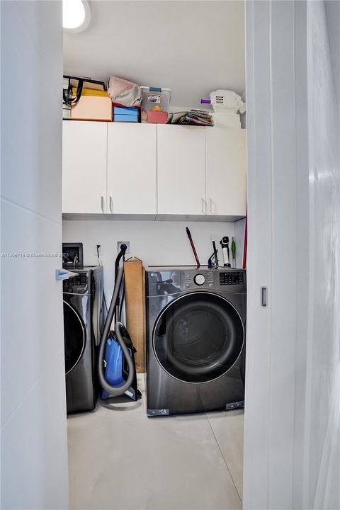 Недавно продано: $3,000,000 (4 спален, 4 ванн, 3340 Квадратных фут)