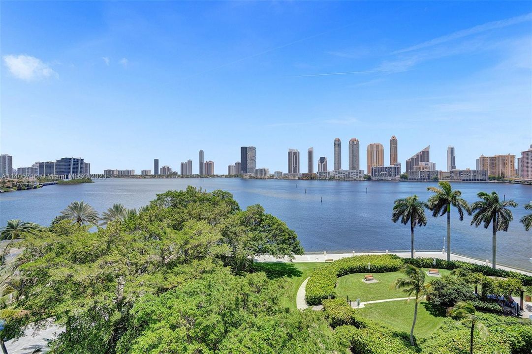 Недавно продано: $3,000,000 (4 спален, 4 ванн, 3340 Квадратных фут)