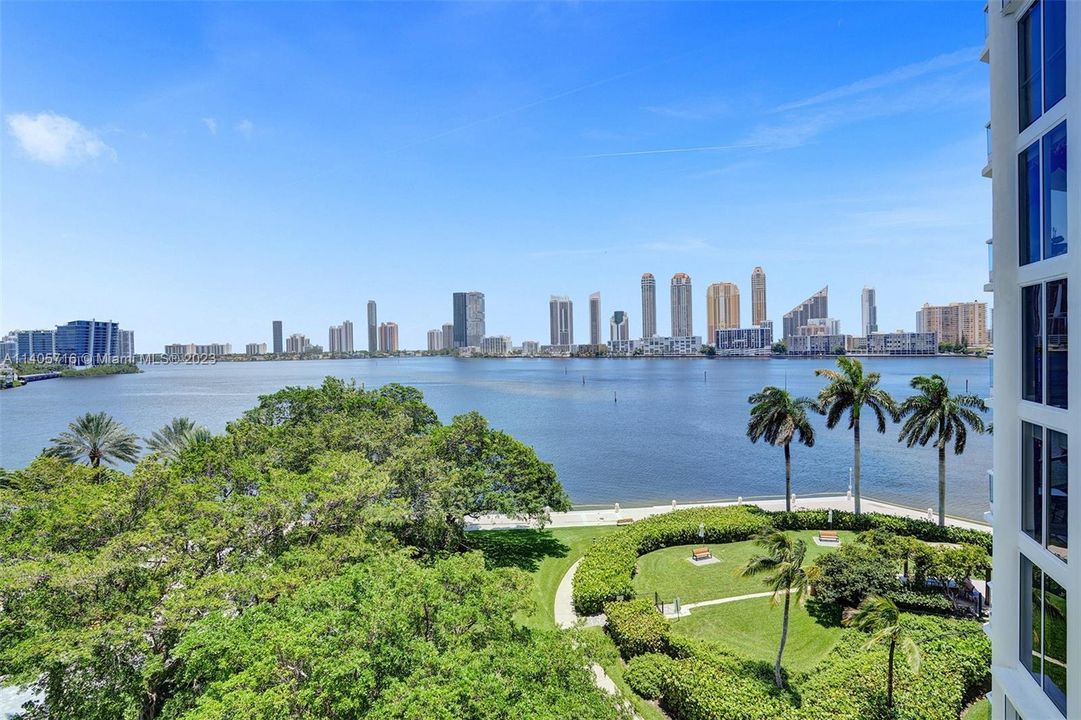 Недавно продано: $3,000,000 (4 спален, 4 ванн, 3340 Квадратных фут)