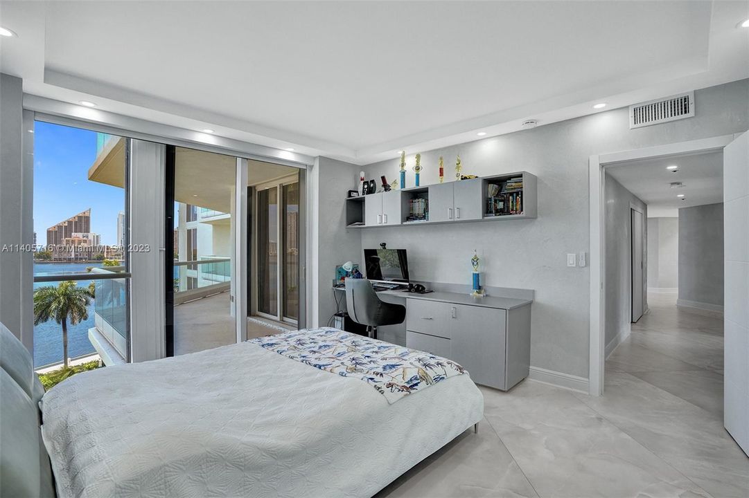 Недавно продано: $3,000,000 (4 спален, 4 ванн, 3340 Квадратных фут)