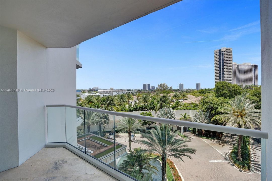 Недавно продано: $3,000,000 (4 спален, 4 ванн, 3340 Квадратных фут)