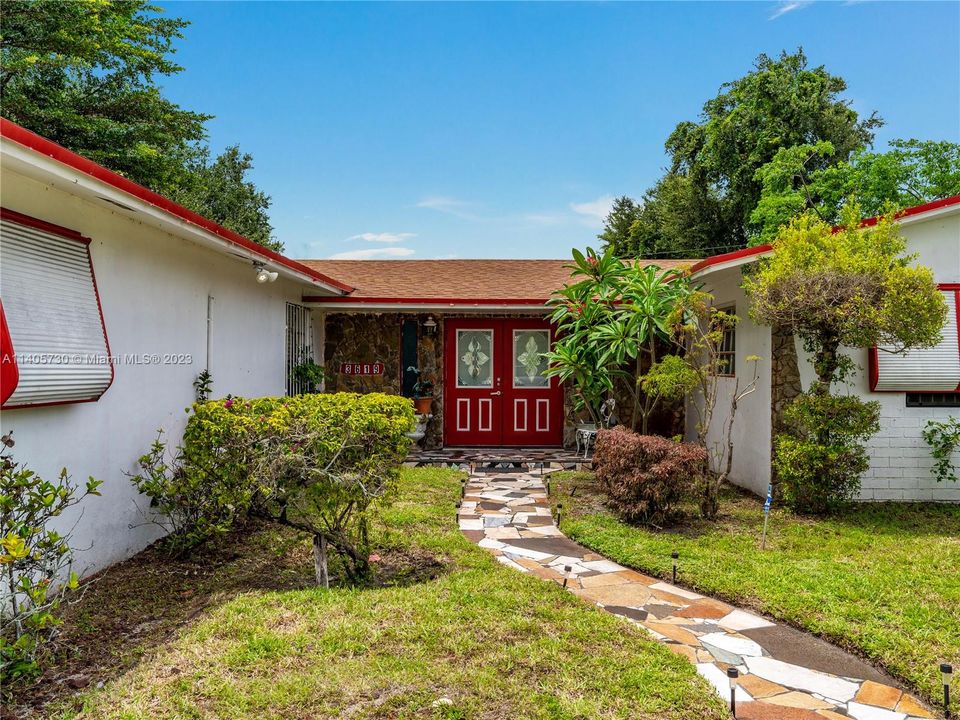 Recently Sold: $525,000 (3 beds, 3 baths, 2115 Square Feet)