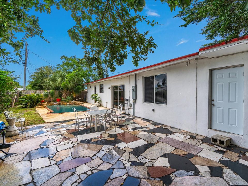 Recently Sold: $525,000 (3 beds, 3 baths, 2115 Square Feet)