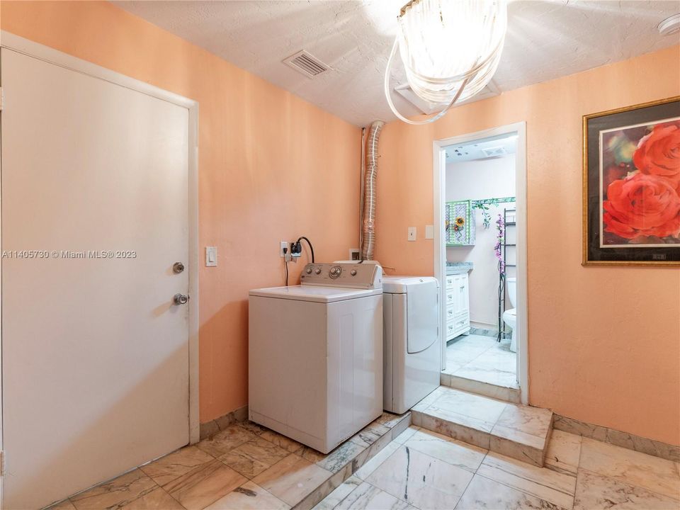 Recently Sold: $525,000 (3 beds, 3 baths, 2115 Square Feet)