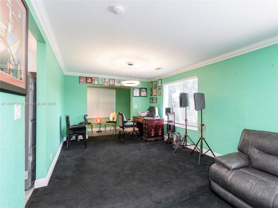 Recently Sold: $525,000 (3 beds, 3 baths, 2115 Square Feet)