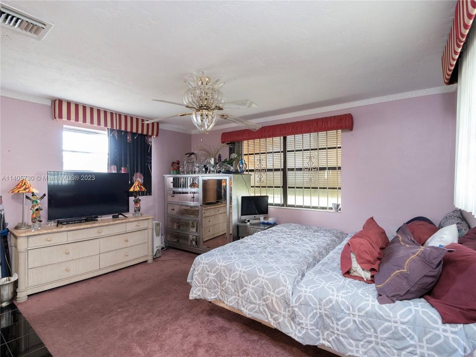 Recently Sold: $525,000 (3 beds, 3 baths, 2115 Square Feet)