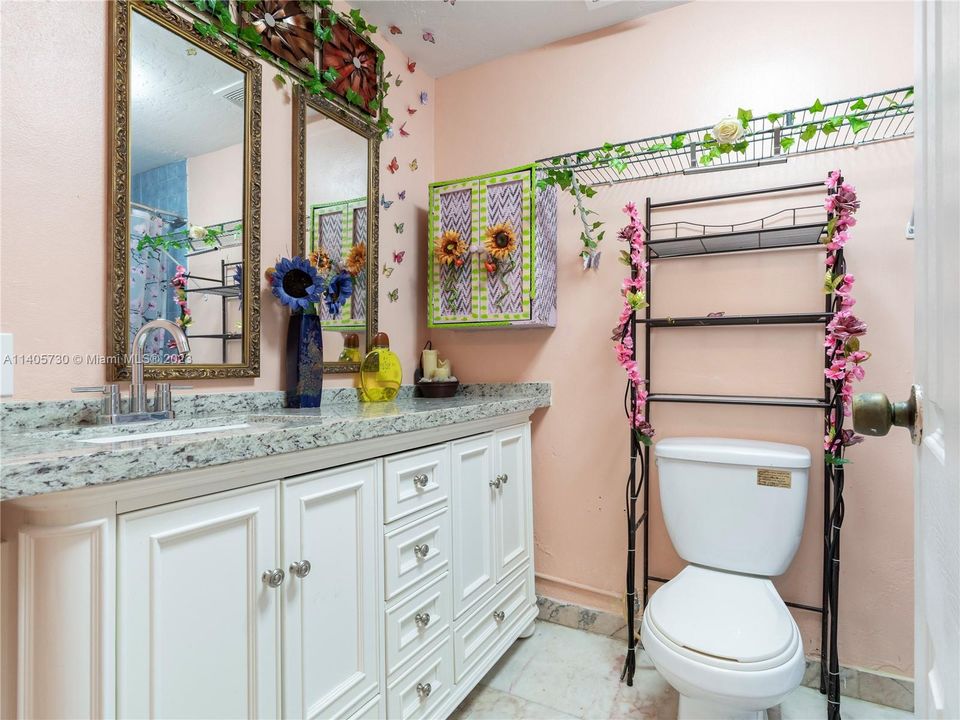 Recently Sold: $525,000 (3 beds, 3 baths, 2115 Square Feet)