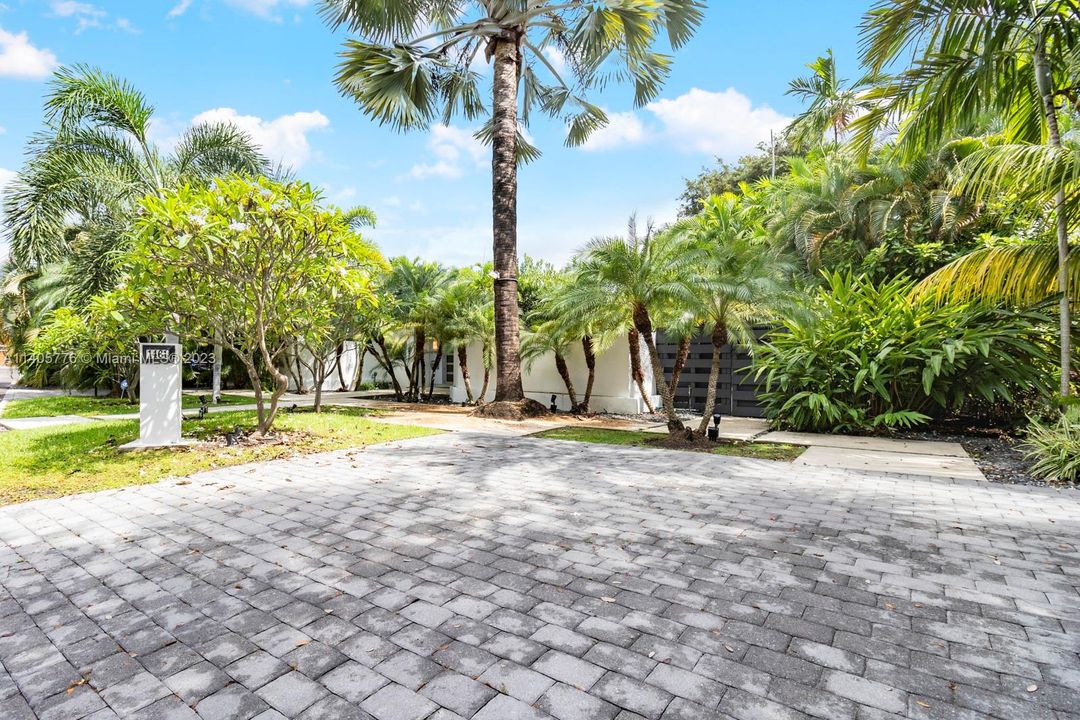 Recently Sold: $1,845,000 (3 beds, 3 baths, 2072 Square Feet)