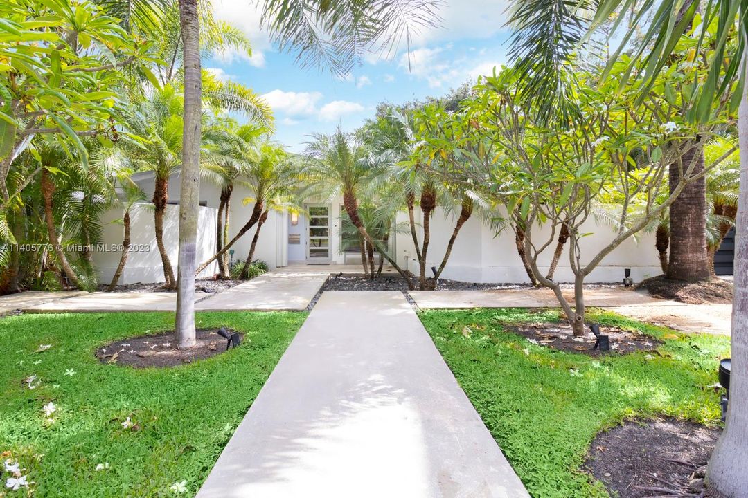 Recently Sold: $1,845,000 (3 beds, 3 baths, 2072 Square Feet)